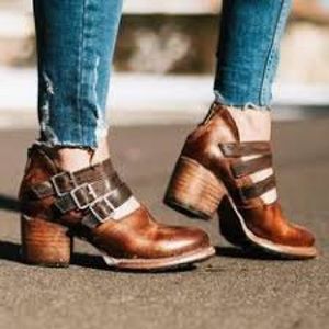 Freebird by Steven Dawson bootie/shoe brown leather size 6